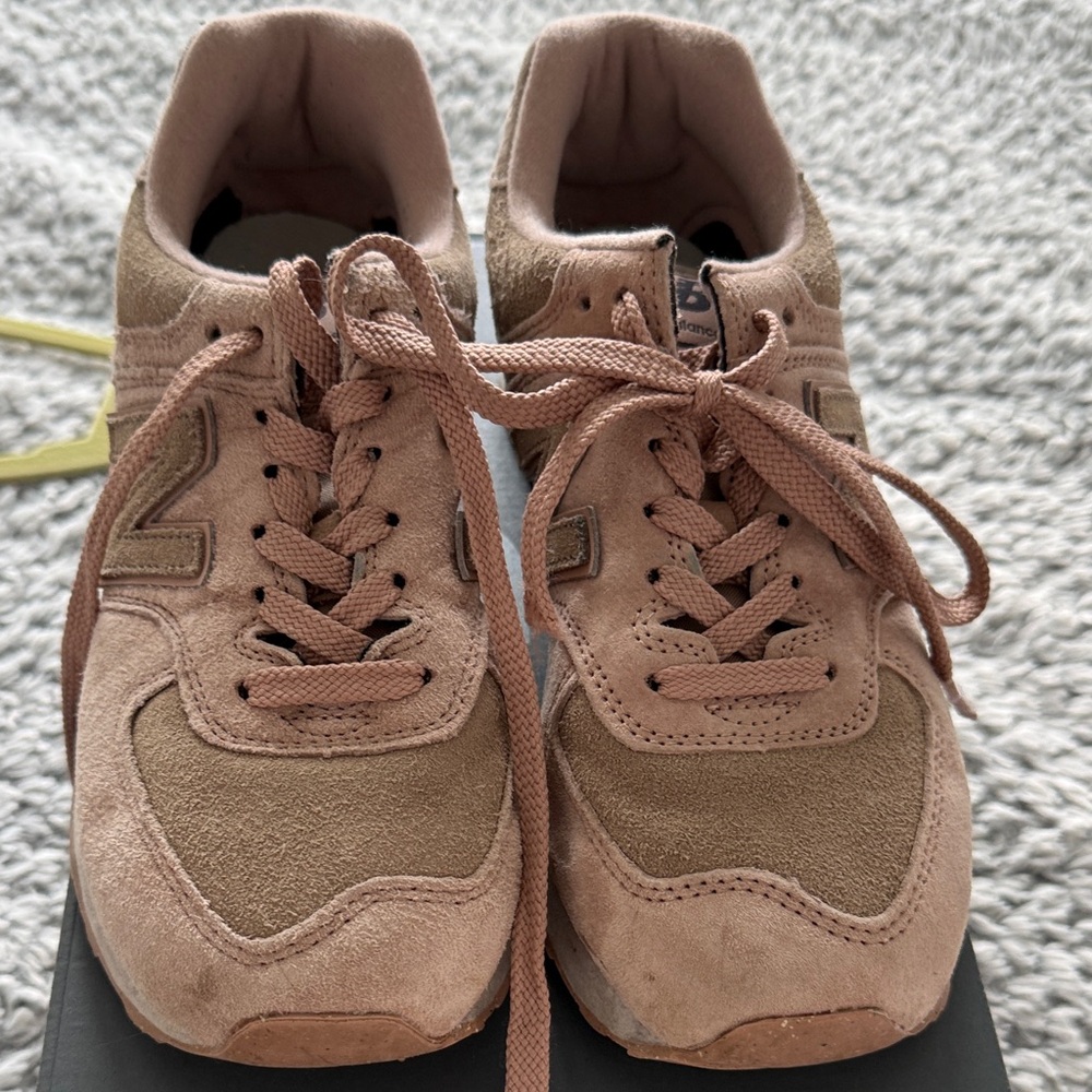 New Balance Women's Sneakers in mauve